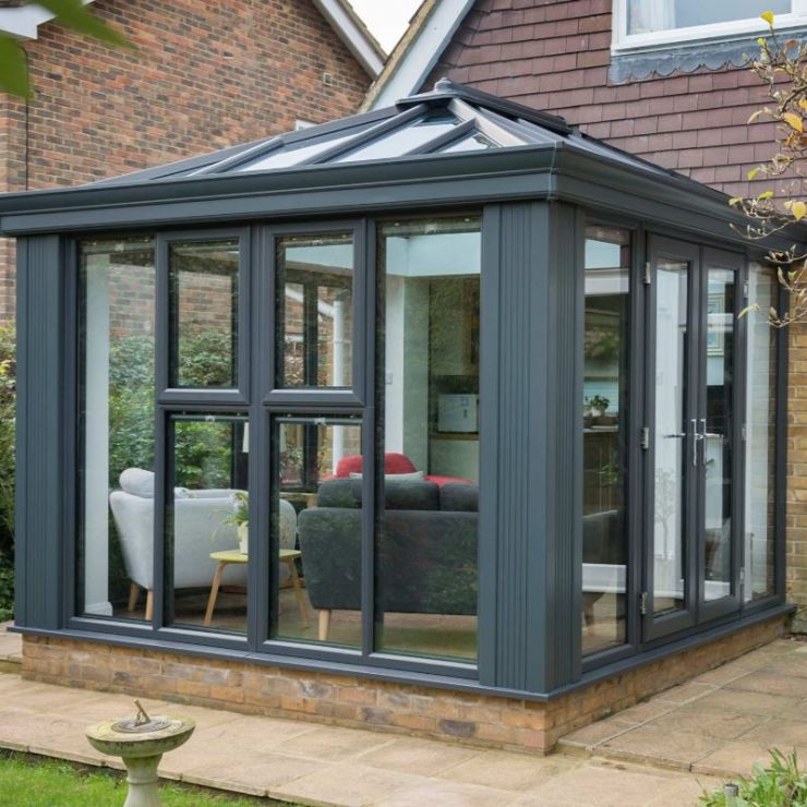 Conservatory fitter in Bedford
